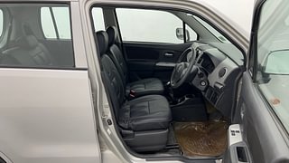 Used 2011 Maruti Suzuki Wagon R 1.0 [2010-2019] LXi Petrol Manual interior RIGHT SIDE FRONT DOOR CABIN VIEW