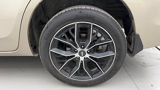 Used 2017 Toyota Corolla Altis [2017-2020] VL CVT Petrol Petrol Automatic tyres LEFT REAR TYRE RIM VIEW