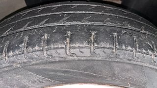 Used 2016 Renault Kwid [2017-2019] RXT 1.0 SCE Special Petrol Manual tyres RIGHT FRONT TYRE TREAD VIEW