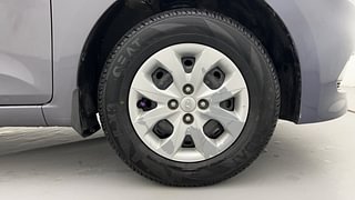 Used 2017 Hyundai Elite i20 [2014-2018] Sportz 1.2 Petrol Manual tyres RIGHT FRONT TYRE RIM VIEW