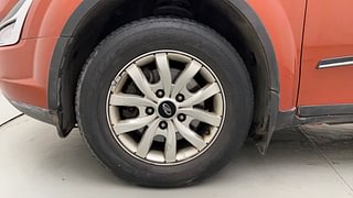 Used 2017 Mahindra XUV500 [2015-2018] W10 AT Diesel Automatic tyres LEFT FRONT TYRE RIM VIEW