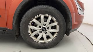 Used 2017 Mahindra XUV500 [2015-2018] W10 AT Diesel Automatic tyres RIGHT FRONT TYRE RIM VIEW