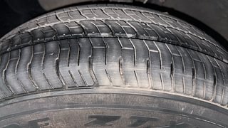 Used 2015 Hyundai Elite i20 [2014-2018] Sportz 1.2 Petrol Manual tyres LEFT FRONT TYRE TREAD VIEW
