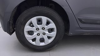 Used 2015 Hyundai Elite i20 [2014-2018] Sportz 1.2 Petrol Manual tyres RIGHT REAR TYRE RIM VIEW