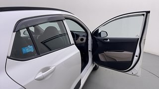 Used 2018 Hyundai Grand i10 [2017-2020] Sportz (O) 1.2 kappa VTVT Petrol Manual interior RIGHT FRONT DOOR OPEN VIEW