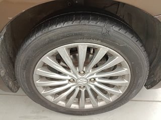 Used 2016 Maruti Suzuki Ciaz [2014-2017] ZXI+ Petrol Manual tyres RIGHT FRONT TYRE RIM VIEW