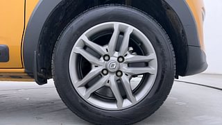 Used 2022 Renault Triber RXZ AMT Dual Tone Petrol Automatic tyres RIGHT FRONT TYRE RIM VIEW