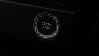 Used 2022 Renault Kiger RXZ AMT Dual Tone Petrol Automatic top_features Keyless start