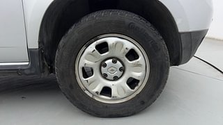 Used 2014 Renault Duster [2012-2015] RxL Petrol Petrol Manual tyres RIGHT FRONT TYRE RIM VIEW