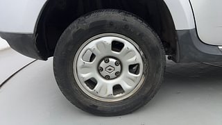 Used 2014 Renault Duster [2012-2015] RxL Petrol Petrol Manual tyres RIGHT REAR TYRE RIM VIEW