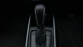 Used 2018 Maruti Suzuki Baleno [2015-2019] Zeta AT Petrol Petrol Automatic interior GEAR  KNOB VIEW