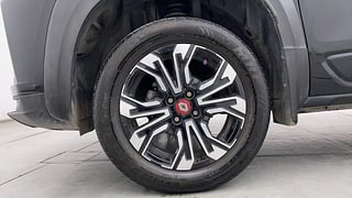 Used 2023 Renault Kiger RXZ 1.0 Turbo MT Petrol Manual tyres LEFT FRONT TYRE RIM VIEW