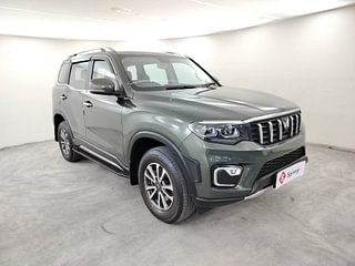 Used 2023 Mahindra Scorpio N Z8 L Petrol 6 STR Petrol Manual exterior RIGHT FRONT CORNER VIEW