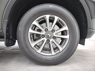 Used 2023 Mahindra Scorpio N Z8 L Petrol 6 STR Petrol Manual tyres RIGHT FRONT TYRE RIM VIEW