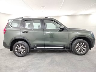 Used 2023 Mahindra Scorpio N Z8 L Petrol 6 STR Petrol Manual exterior RIGHT SIDE VIEW