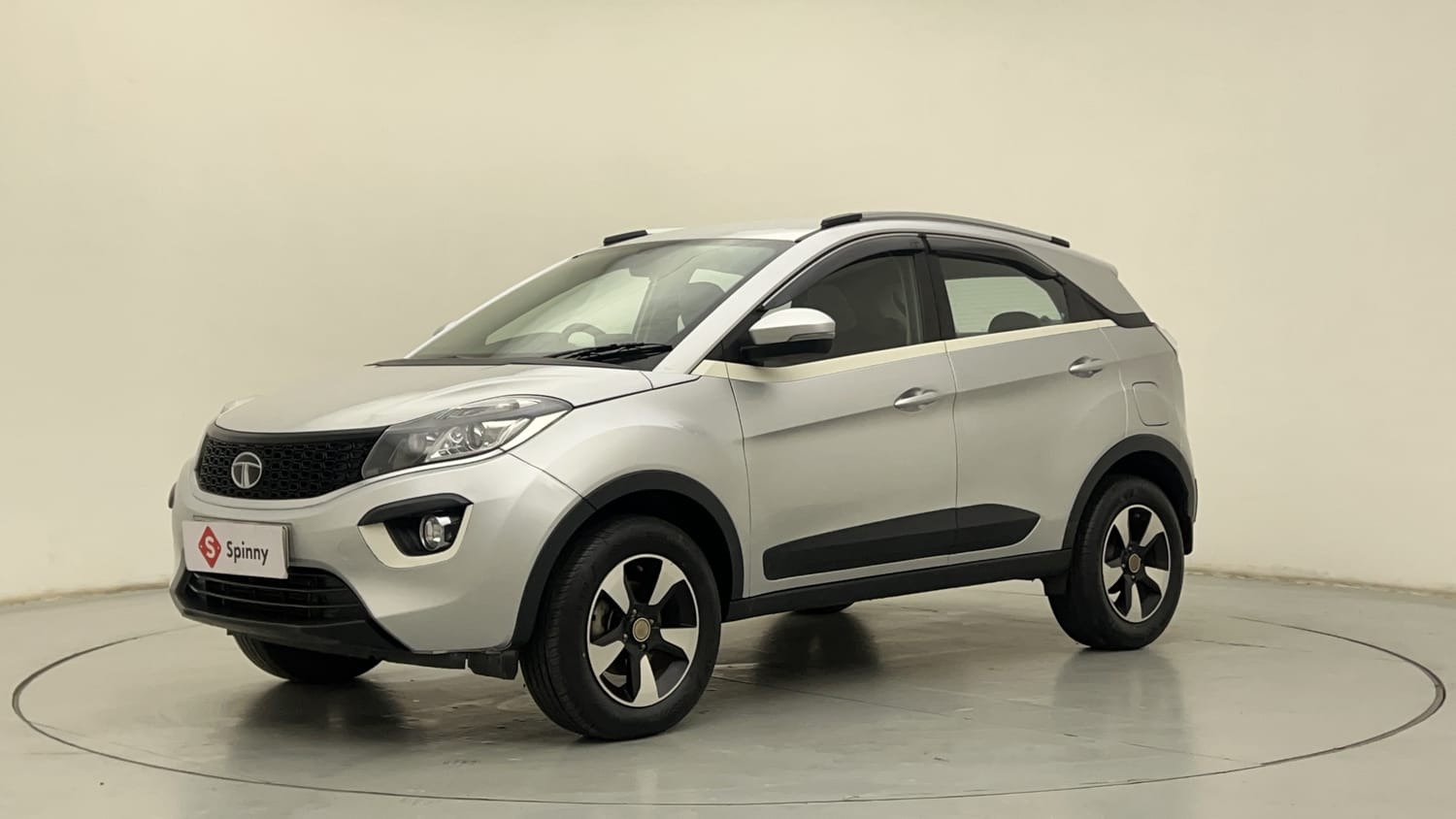 LEFT FRONT CORNER VIEW