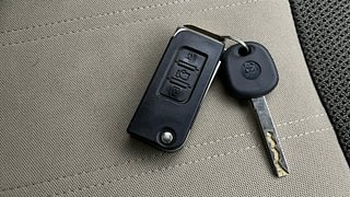 Used 2016 Mahindra XUV500 [2015-2018] W6 Diesel Manual extra CAR KEY VIEW