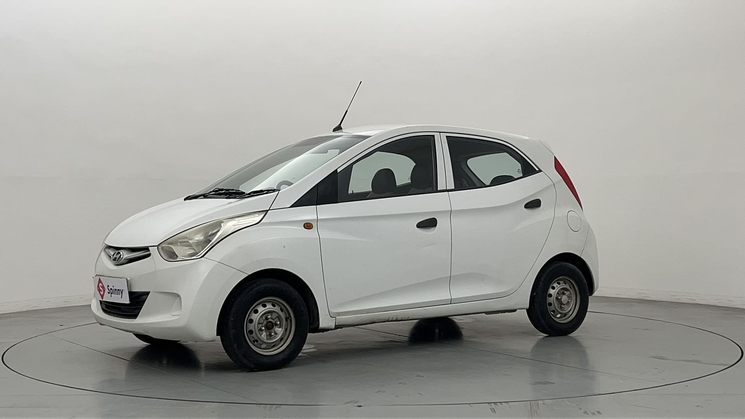 LEFT FRONT CORNER VIEW