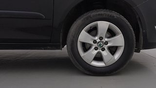 Used 2013 Skoda Fabia [2010-2015] Elegance 1.2 MPI Petrol Manual tyres RIGHT FRONT TYRE RIM VIEW