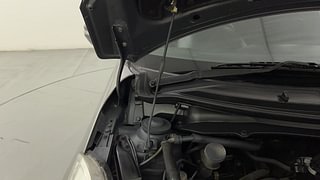 Used 2014 Maruti Suzuki Swift [2011-2017] VXi Petrol Manual engine ENGINE RIGHT SIDE HINGE & APRON VIEW