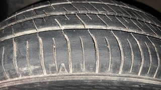 Used 2015 Maruti Suzuki Swift [2011-2017] VDi Diesel Manual tyres LEFT FRONT TYRE TREAD VIEW