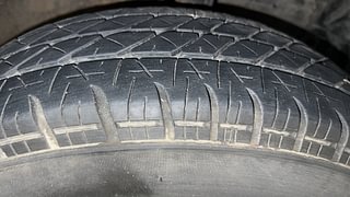 Used 2014 Maruti Suzuki Swift [2011-2017] VXi Petrol Manual tyres RIGHT FRONT TYRE TREAD VIEW
