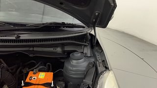 Used 2014 Maruti Suzuki Swift [2011-2017] VXi Petrol Manual engine ENGINE LEFT SIDE HINGE & APRON VIEW