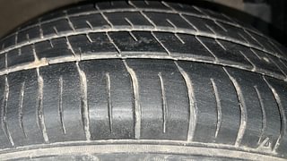 Used 2015 Maruti Suzuki Swift [2011-2017] VDi Diesel Manual tyres RIGHT FRONT TYRE TREAD VIEW