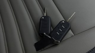 Used 2022 Mahindra Scorpio S9 Diesel Manual extra CAR KEY VIEW