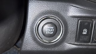 Used 2021 Maruti Suzuki Vitara Brezza [2020-2022] ZXI AT Petrol Automatic top_features Keyless start
