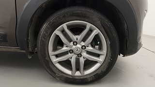 Used 2022 Renault Triber RXZ Dual Tone Petrol Manual tyres RIGHT FRONT TYRE RIM VIEW