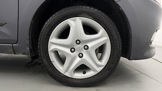 Used 2017 Hyundai Elite i20 [2014-2018] Asta 1.2 Petrol Manual tyres RIGHT FRONT TYRE RIM VIEW