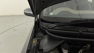 Used 2018 Hyundai Elite i20 [2014-2018] Sportz 1.2 Petrol Manual engine ENGINE RIGHT SIDE HINGE & APRON VIEW