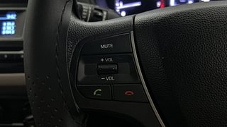 Used 2018 Hyundai Elite i20 [2014-2018] Sportz 1.2 Petrol Manual top_features Steering mounted controls
