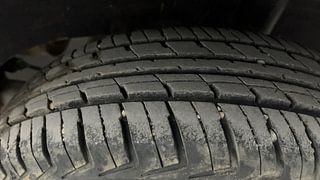 Used 2018 Renault Kwid [2017-2019] RXT 1.0 SCE Special Petrol Manual tyres LEFT REAR TYRE TREAD VIEW