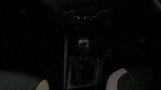 Used 2018 Hyundai Elite i20 [2014-2018] Sportz 1.2 Petrol Manual interior GEAR  KNOB VIEW