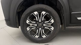 Used 2023 Renault Kiger RXT (O) MT Petrol Manual tyres LEFT FRONT TYRE RIM VIEW