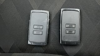 Used 2023 Renault Kiger RXT (O) MT Petrol Manual extra CAR KEY VIEW