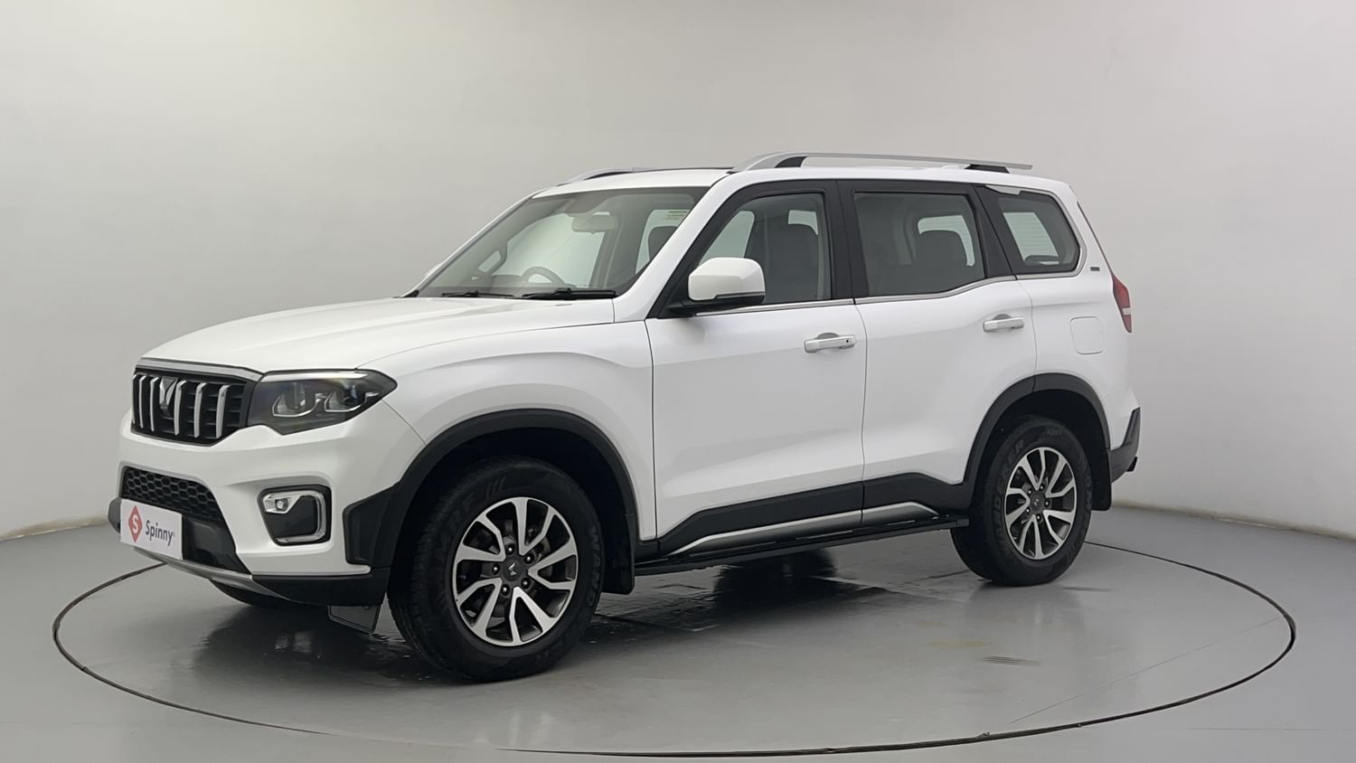 LEFT FRONT CORNER VIEW