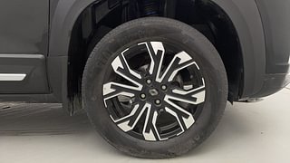 Used 2023 Renault Kiger RXT (O) MT Petrol Manual tyres RIGHT FRONT TYRE RIM VIEW