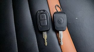 Used 2019 Renault Kwid [2017-2019] CLIMBER 1.0 AMT Petrol Automatic extra CAR KEY VIEW