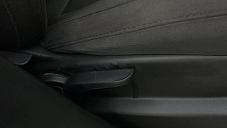 Used 2021 Mahindra XUV500 [2018-2021] W5 Diesel Manual top_features Driver height adjustable seat