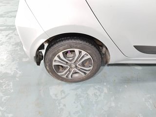 Used 2019 Tata Tiago [2016-2020] Revotron XZA AMT Petrol Automatic tyres RIGHT REAR TYRE RIM VIEW
