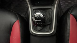 Used 2017 Maruti Suzuki S-Cross Alpha 1.6 Diesel Manual interior GEAR  KNOB VIEW