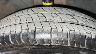 Used 2016 Renault Kwid [2015-2019] RXT Petrol Manual tyres RIGHT FRONT TYRE TREAD VIEW