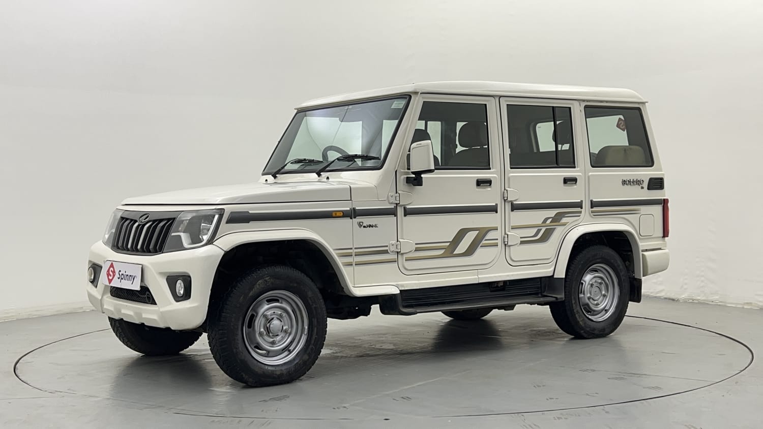 LEFT FRONT CORNER VIEW