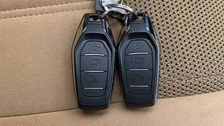 Used 2020 Mahindra XUV500 [2018-2021] W7 Diesel Manual extra CAR KEY VIEW