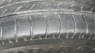 Used 2012 Maruti Suzuki Wagon R 1.0 [2010-2019] LXi Petrol Manual tyres RIGHT FRONT TYRE TREAD VIEW