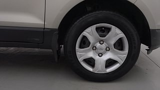 Used 2015 Ford EcoSport [2013-2015] Trend 1.5L TDCi Diesel Manual tyres RIGHT FRONT TYRE RIM VIEW