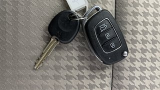 Used 2018 Hyundai Elite i20 [2018-2020] Sportz 1.2 CNG (Outside fitted) Petrol+cng Manual extra CAR KEY VIEW